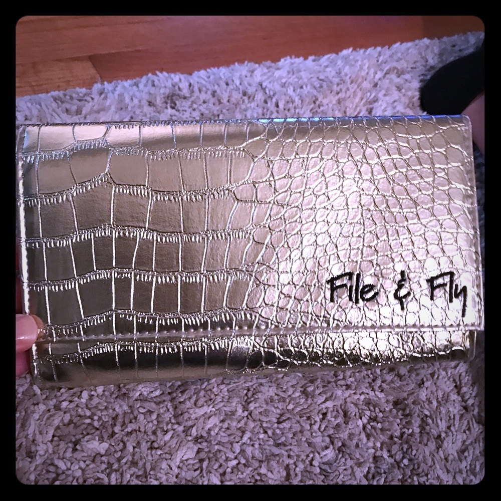 File & Fly passport and ticket holder